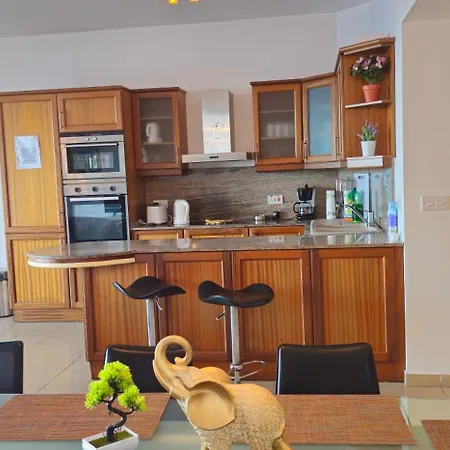 Seaview 3 Bedrooms In Balluta S5 *