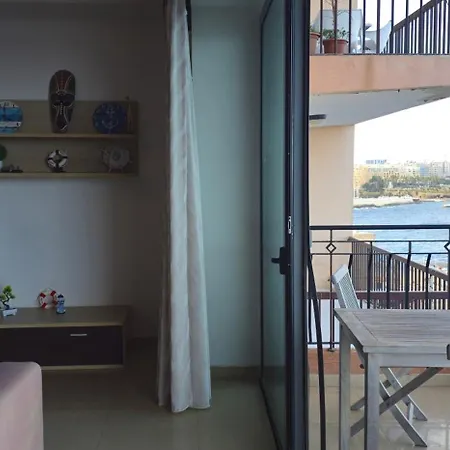 Seaview 3 Bedrooms In Balluta S5 * Sliema