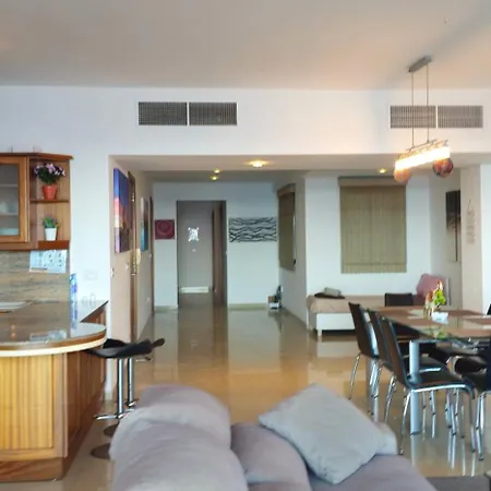 Seaview 3 Bedrooms In Balluta S5 *