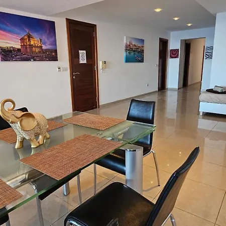 Seaview 3 Bedrooms In Balluta S5 * Sliema